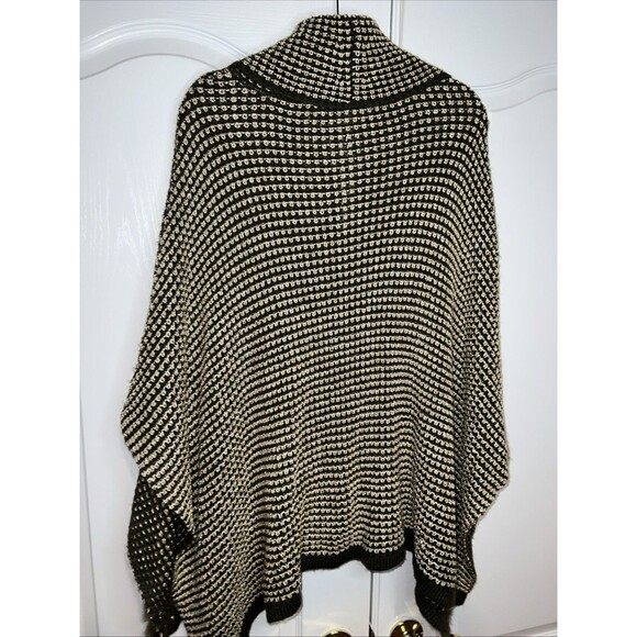 Chico’s Green Gold Shawl One Size OS Net Pullover Crochet Knit Shimmer Faux Fur - Picture 6 of 16